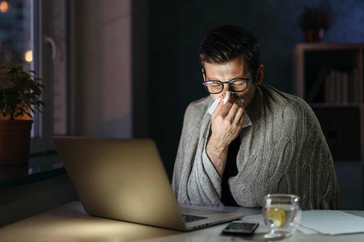 Impacto de la reducción de la tasa de ausentismo en el presupuesto empresarial